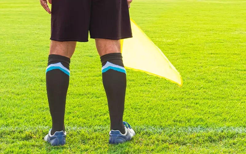 12 kilómetros por partido: cómo entrenar para arbitrar fútbol (y llegar entero al test físico)