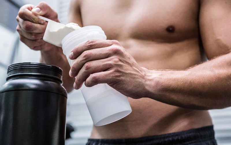 Dry scooping y otros mitos del pre-entrenamiento: qué funciona realmente según la ciencia