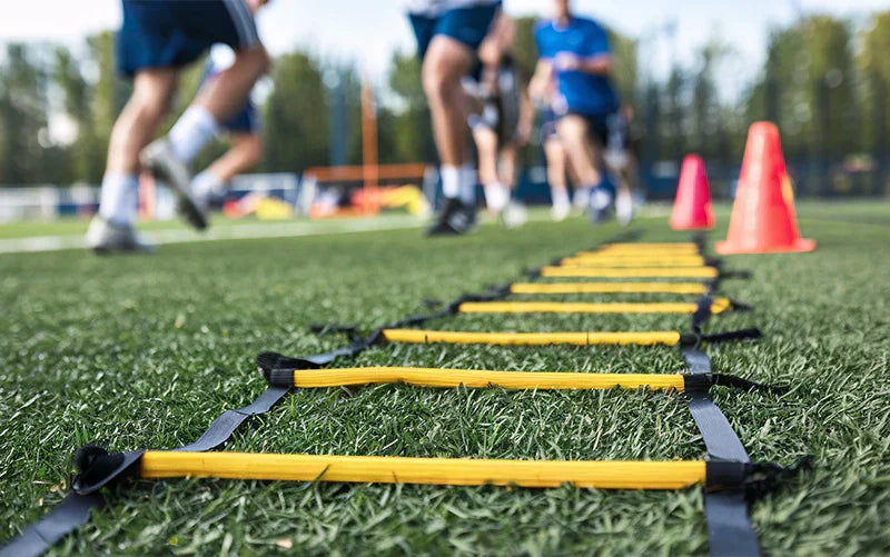 Entrenamiento con escaleras de agilidad: beneficios y ejercicios clave