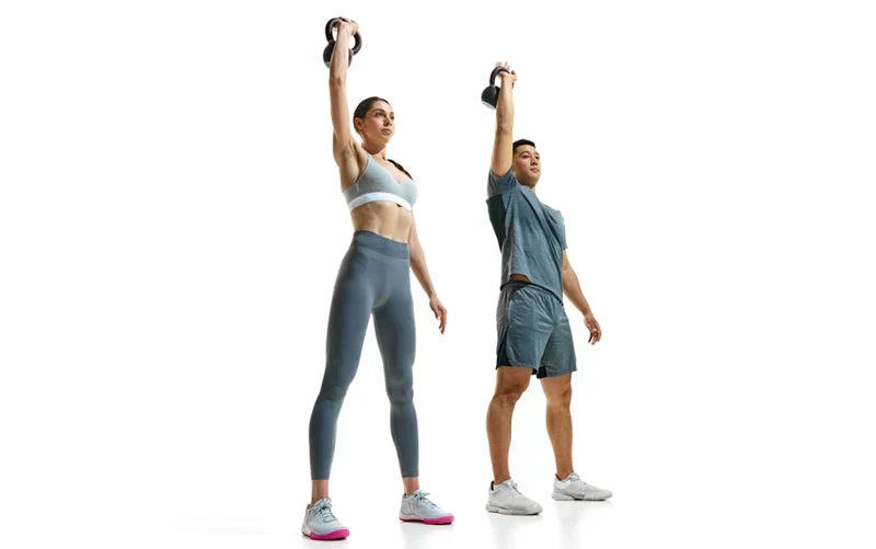 Loaded carries con mancuernas y kettlebells: potencia tu fuerza y core en casa