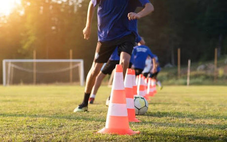 Volver a jugar fútbol después de una pausa larga: cómo hacerlo sin lesionarte en los primeros minutos